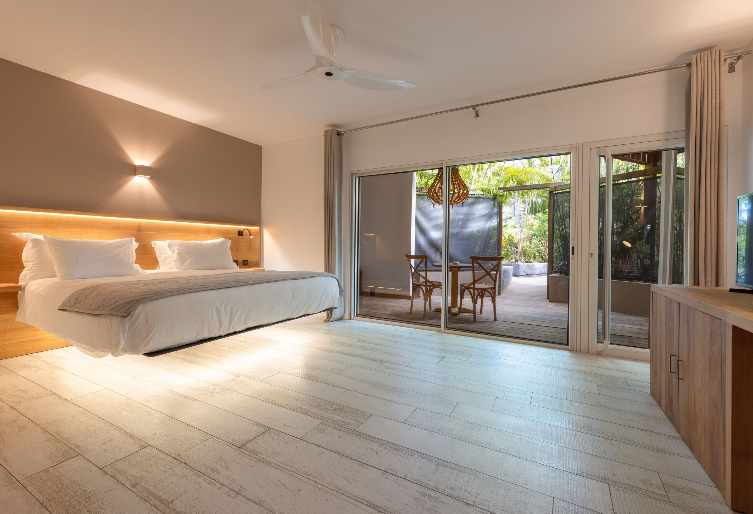 Pearl Beach guest room with terrace
